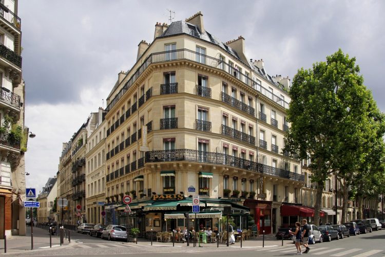 Mengapa Toko Paris Jadi Tempat Belanja Favorit Warga Cilacap?