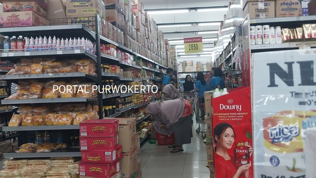 Toko Paris: Jantung Belanja Cilacap yang Selalu Bersemangat